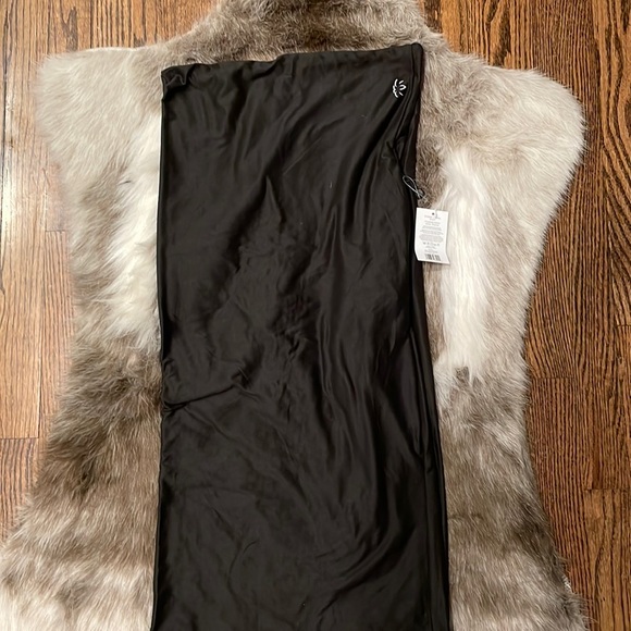 Beyond Yoga Accessories - Beyond Yoga Infinity Scarf with pocket NWT $50